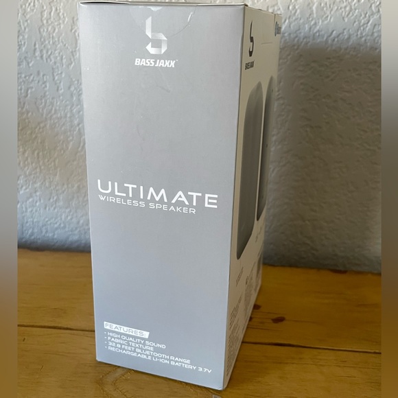 New in Box Ultimate Wireless Speaker - Picture 2 of 4